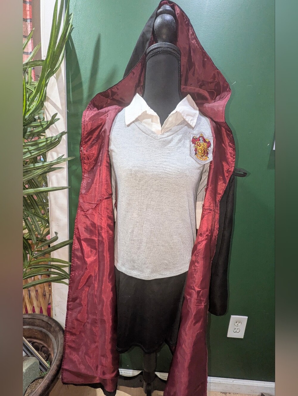 Gray Girls' V-Neck Pullover Top with Gryffindor Crest